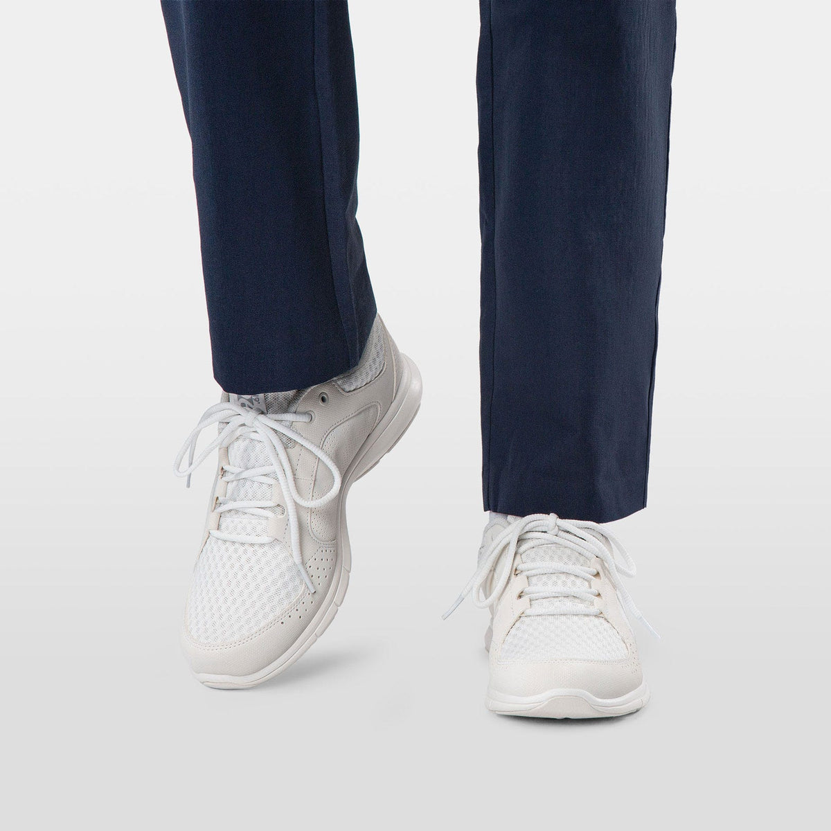 Women's Ahiga V4 HP Aqua-Trainers - 014 OFF WHITE / OFF WHITE