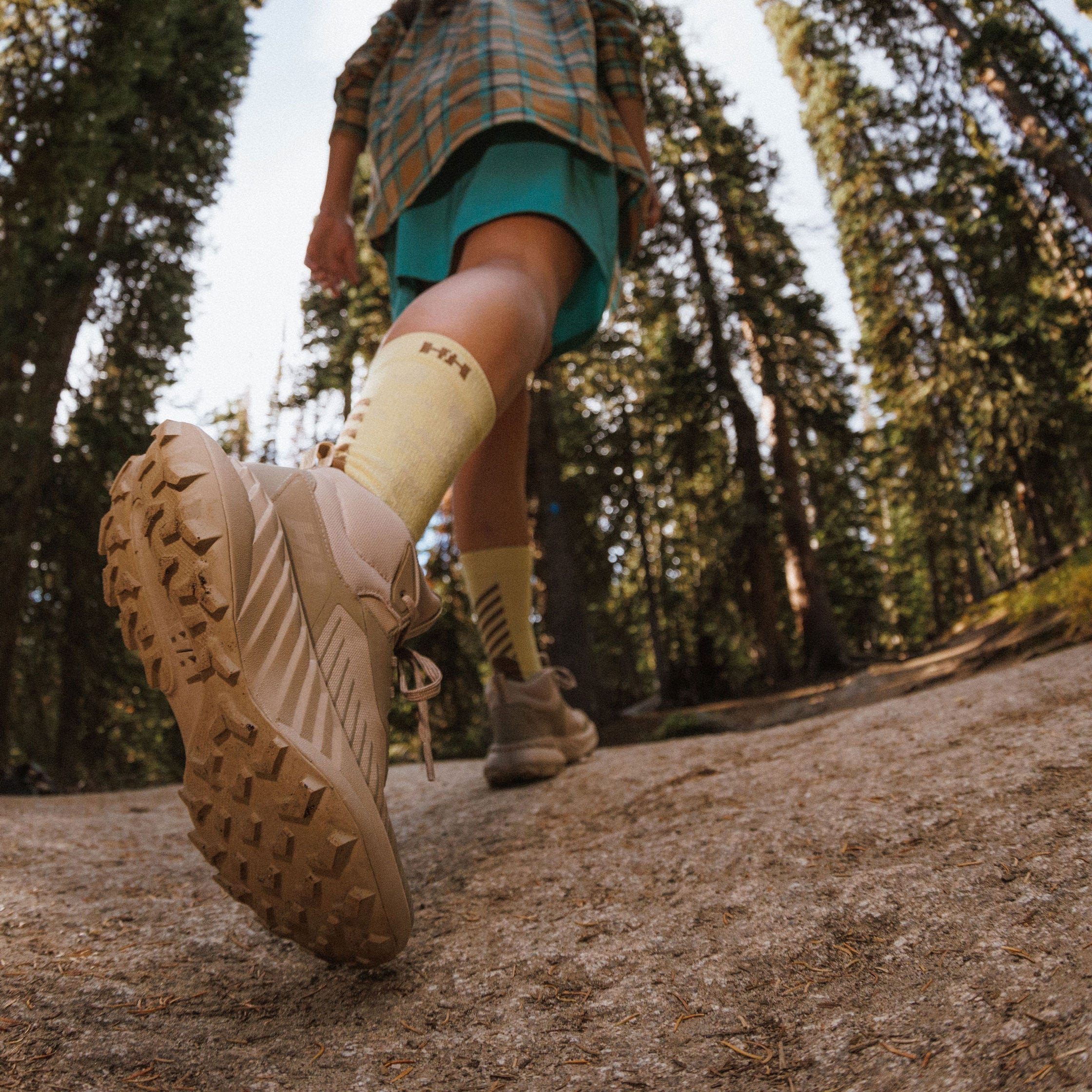 Women's AWE Hiker Mid HELLY TECH® Boots - 068 HH KHAKI / PEBBLE