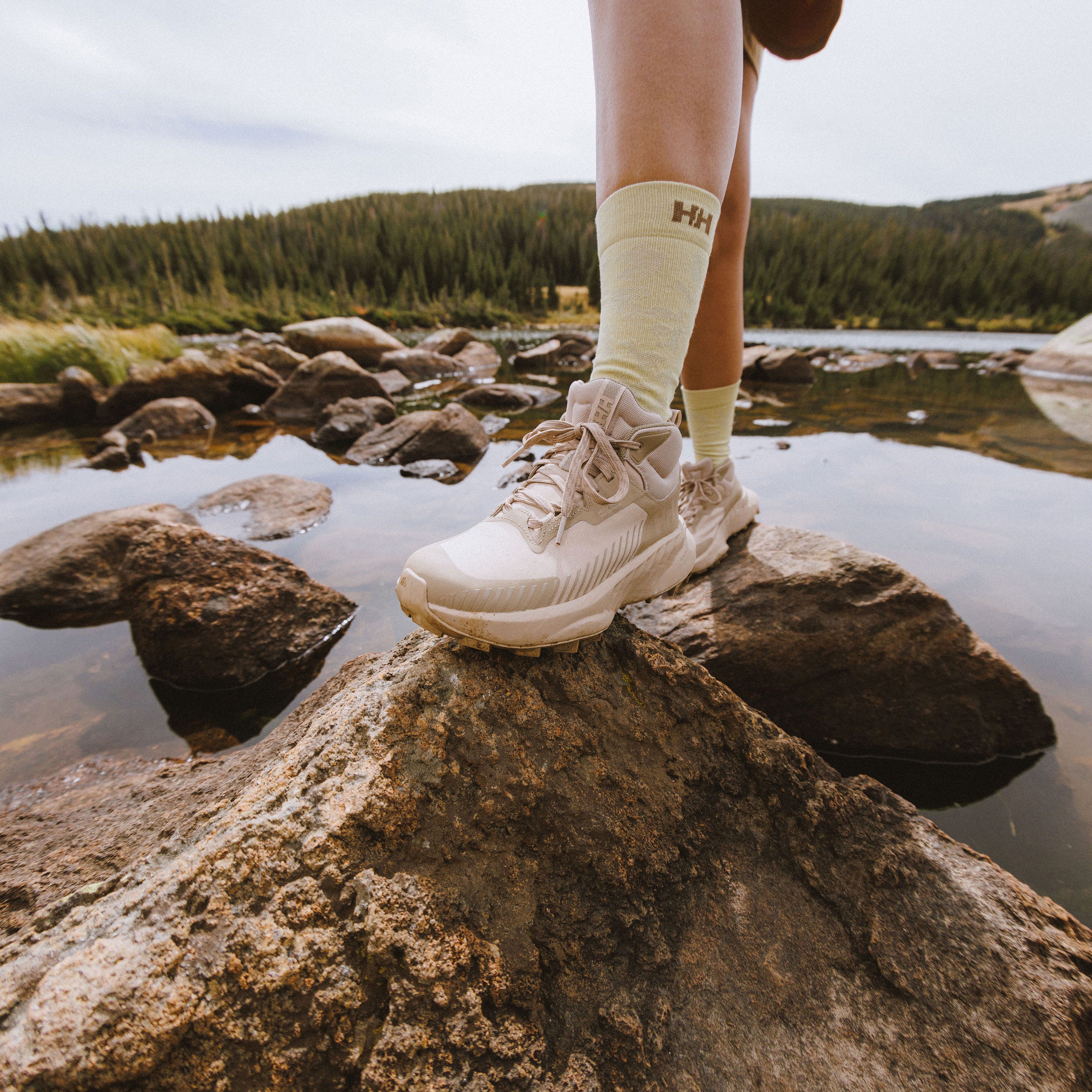 Women's AWE Hiker Mid HELLY TECH® Boots - 068 HH KHAKI / PEBBLE