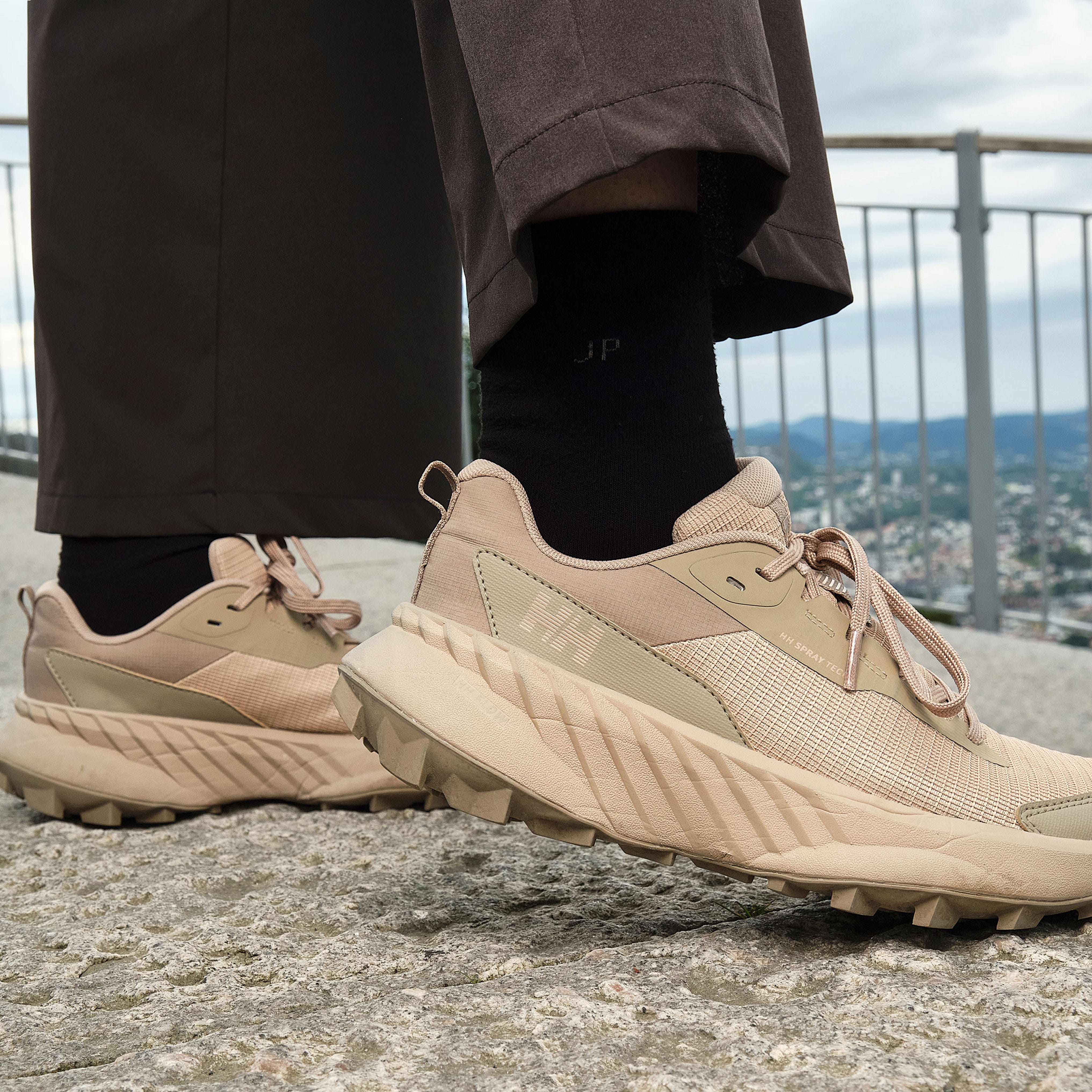 Women’s AWE Hiker DWR Shoe - 067 KHAKI / PEBBLE