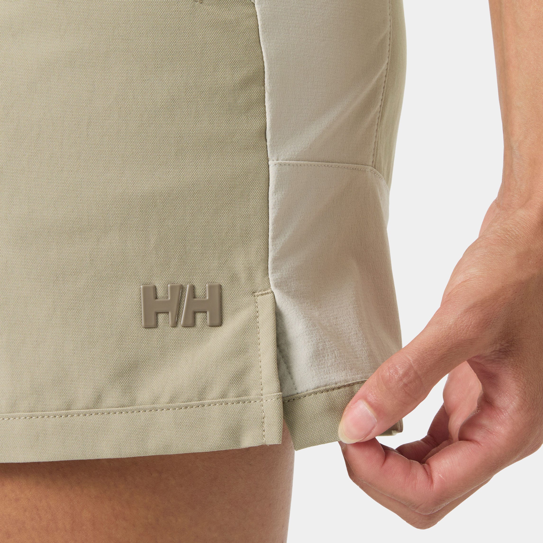 Women's HP Calvi Shorts - 757 PEBBLE