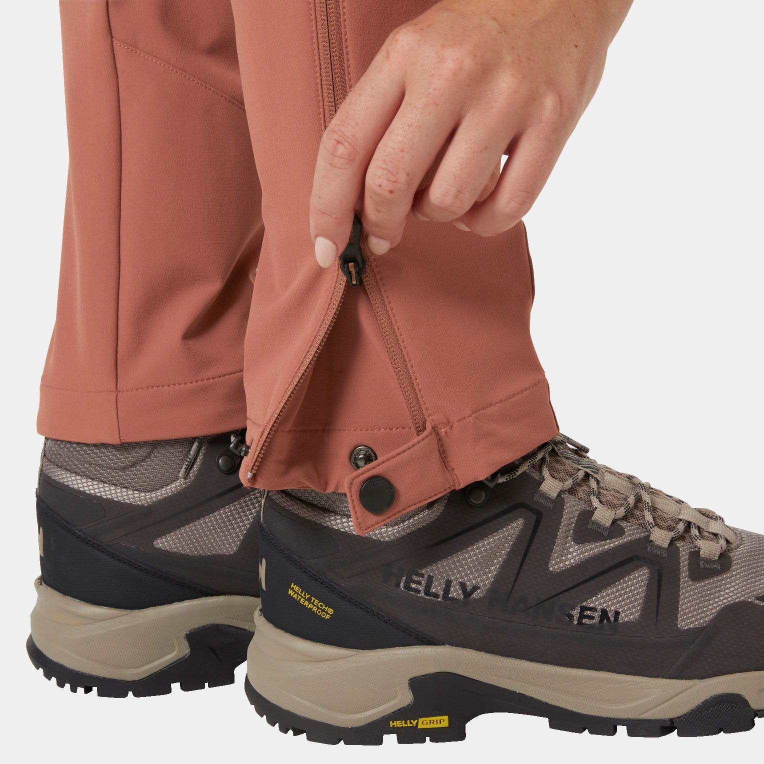 Women's Blaze Softshell Pants - 726 DARK CEDAR