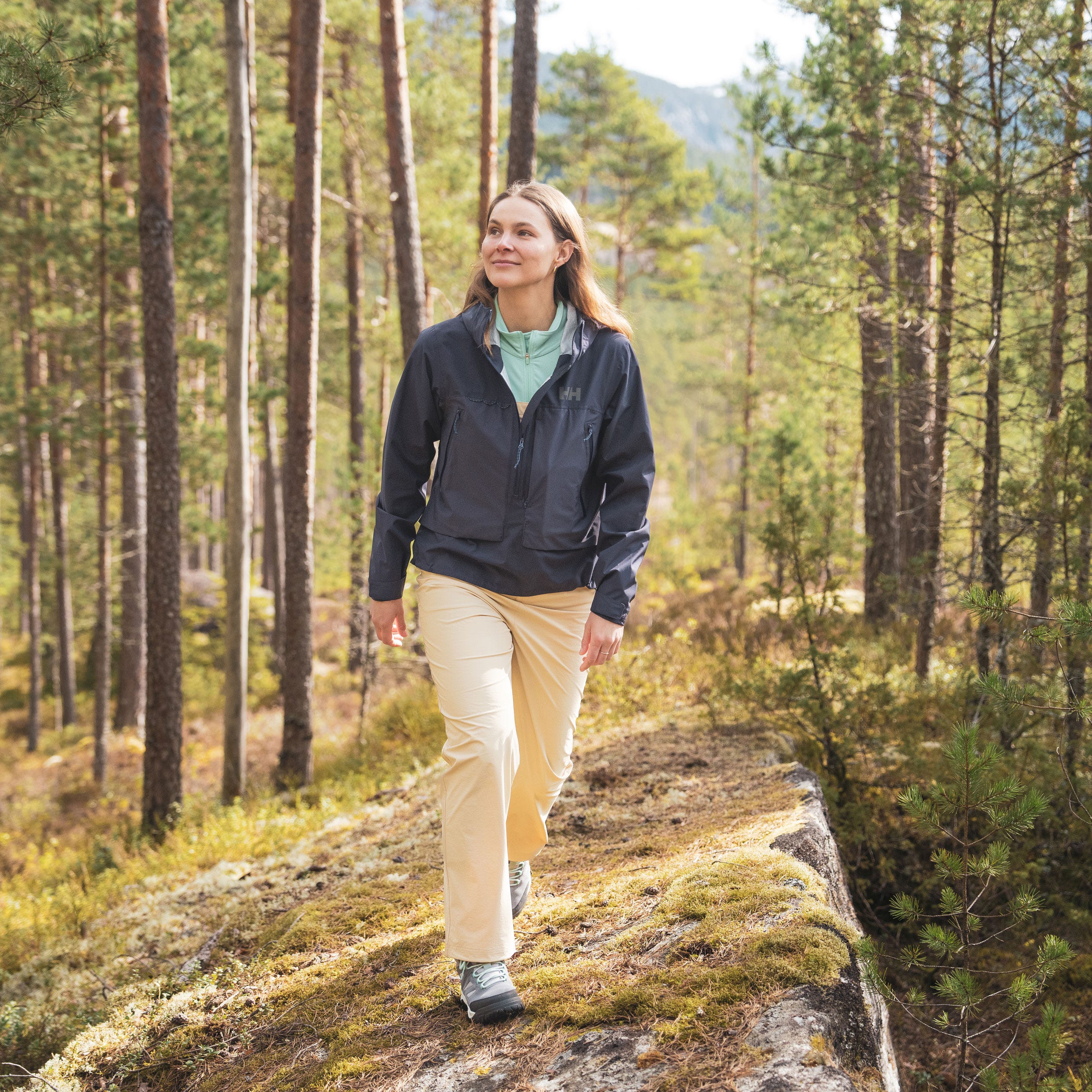 Women's AWE 2.5-Layer Shell Anorak - 660 BLACK GRAPE